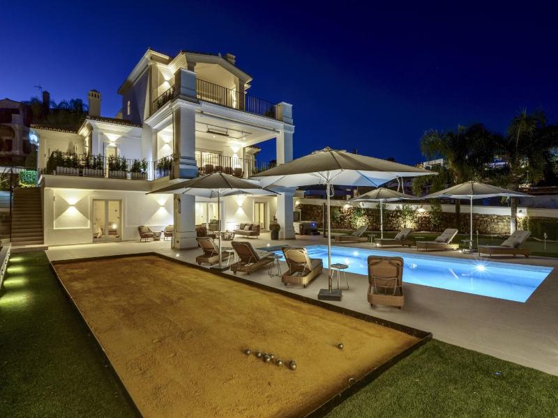 Luxury Family Villa for in Marbella - image 1