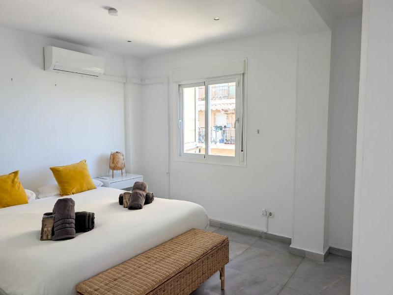 Modern 2BD Beach Apt in Los Boliches - image 23