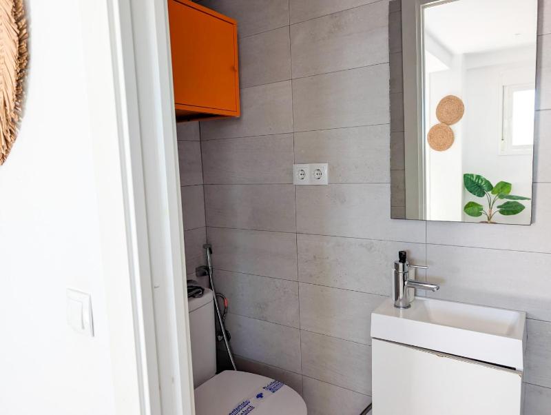 Modern 2BD Beach Apt in Los Boliches - image 30