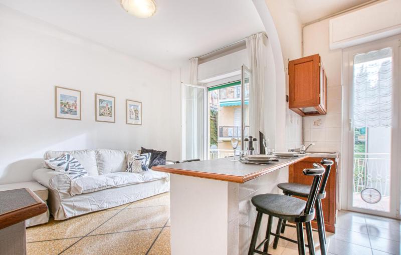 Lovely Apartment In Rapallo With Wifi - image 9