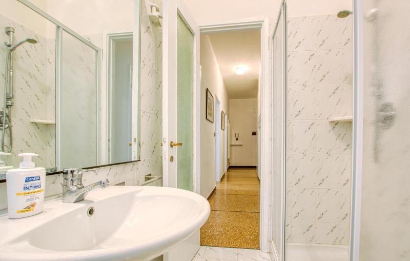 Lovely Apartment In Rapallo With Wifi - image 8