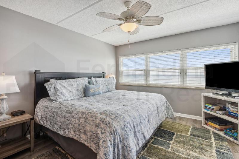 Amelia South - image 34