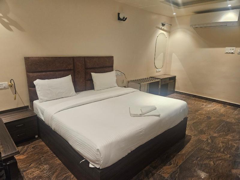 Shahenshah Hotel in Civil Lines Prayagraj - image 6