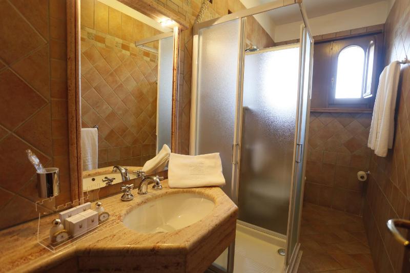 Standard Double or Twin Room image 3