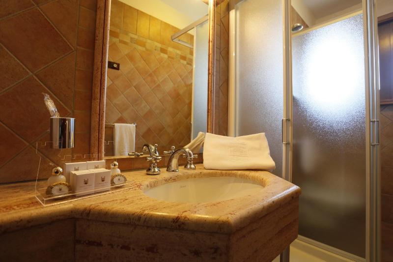 Standard Triple Room image 3