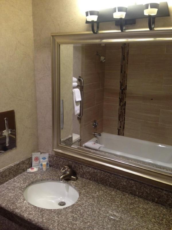 King Room - Non-Smoking - Disability Access image 2