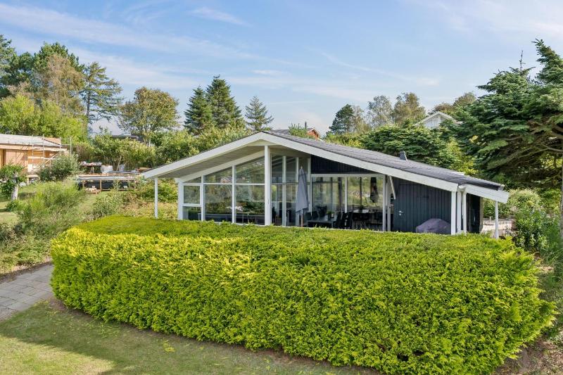 Family-Friendly Holiday Home With Panoramic Views Of Ebeltoft Bay And Spacious Outdoor Areas - image 1