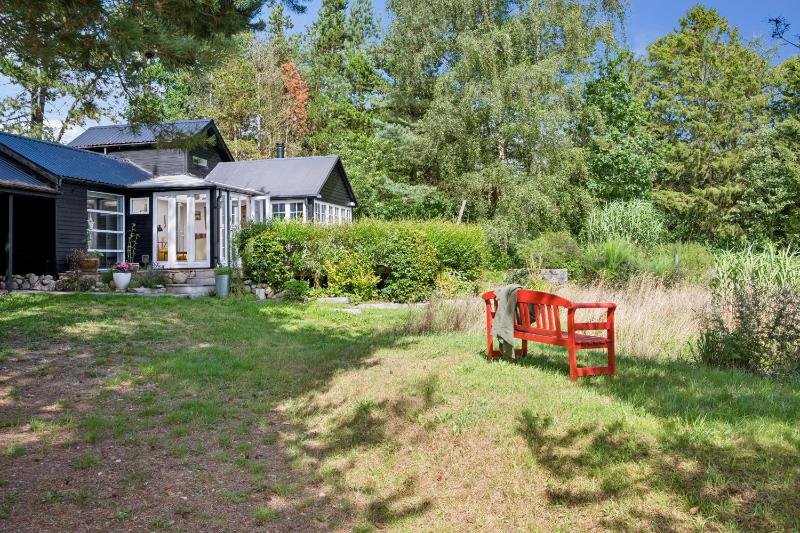Well-Located Cottage Offering Peace Nature And Spacious Outdoor Areas - image 11