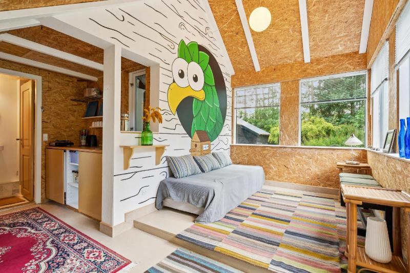 Well-Located Cottage Offering Peace Nature And Spacious Outdoor Areas - image 2