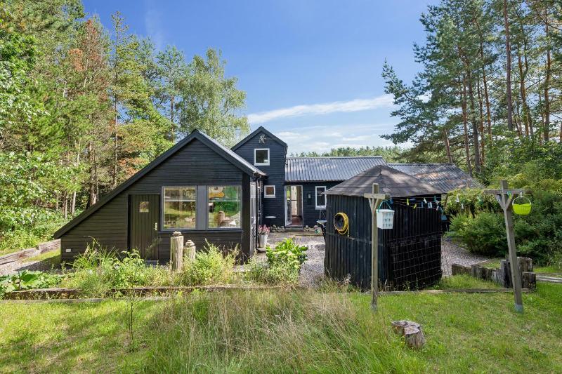 Well-Located Cottage Offering Peace Nature And Spacious Outdoor Areas - image 3