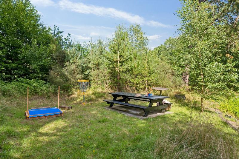 Well-Located Cottage Offering Peace Nature And Spacious Outdoor Areas - image 16
