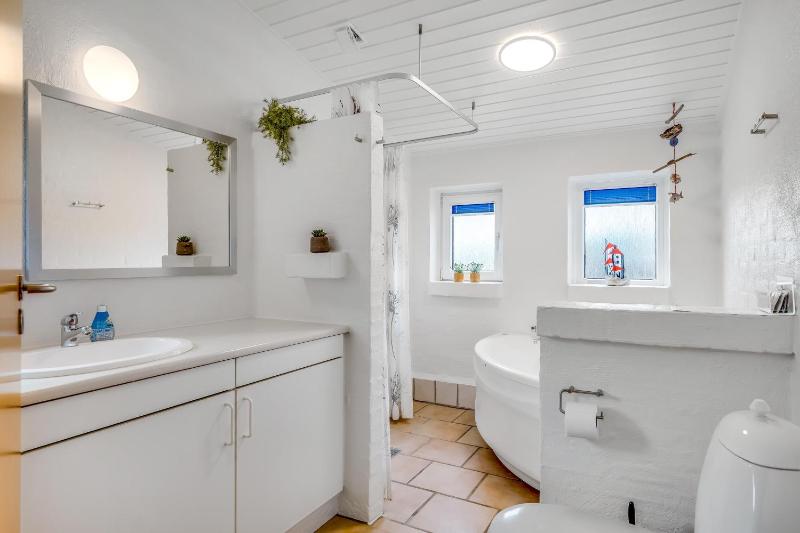 Lovely Hot-Tub House In Klitmøller 100 Meters From The North Sea - image 21