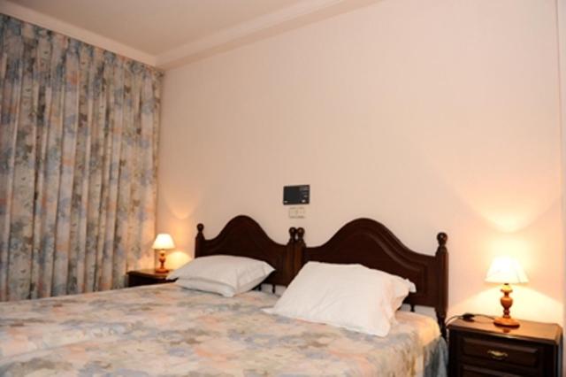 Double or Twin Room image 3