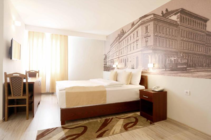 Double or Twin Room image 3