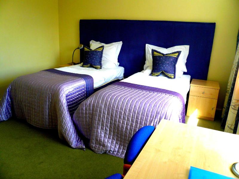 Twin Room image 1