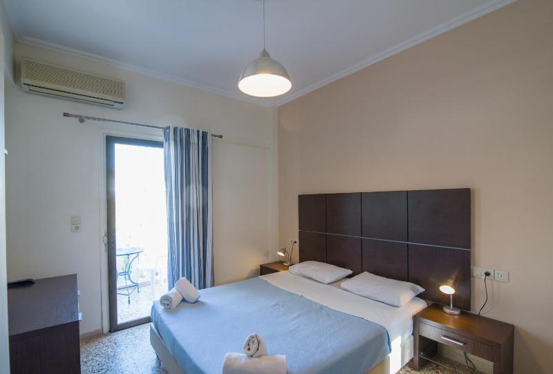 Double Room image 3