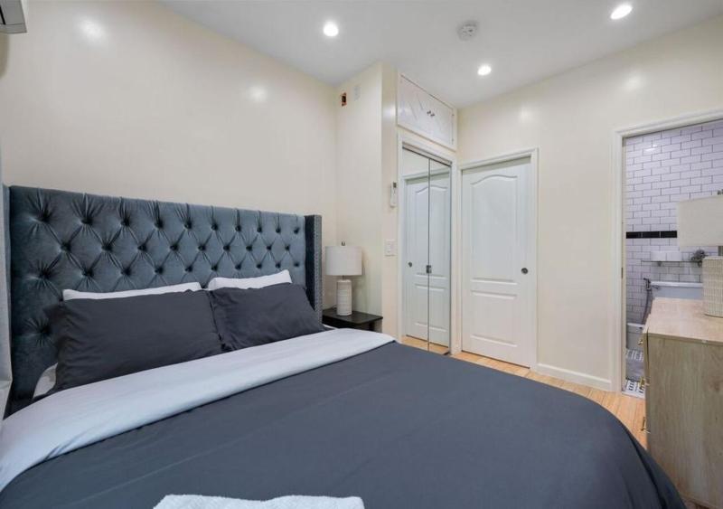 Amazing Location Murray Hill 3 Bedroom Apartment June to Aug 90 days stay required - image 13