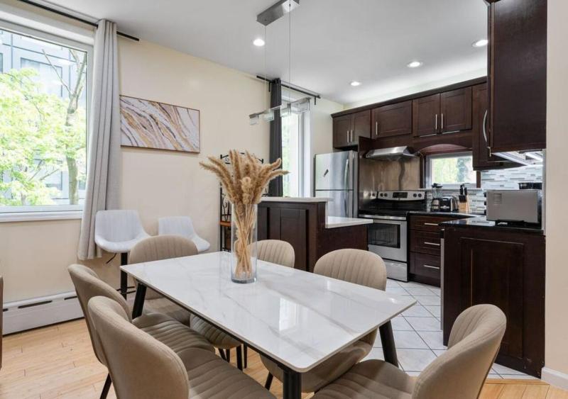 Amazing Location Murray Hill 3 Bedroom Apartment June to Aug 90 days stay required - image 6