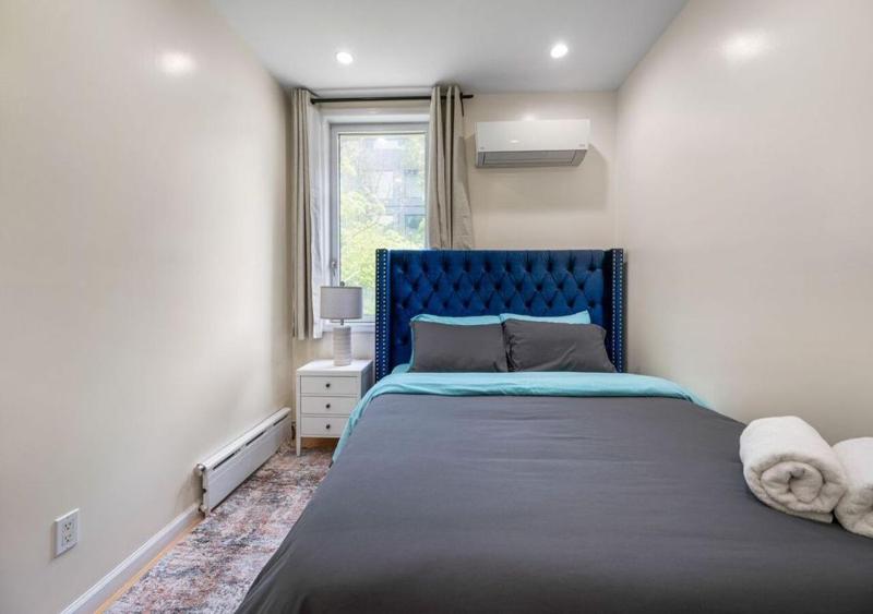 Amazing Location Murray Hill 3 Bedroom Apartment June to Aug 90 days stay required - image 12