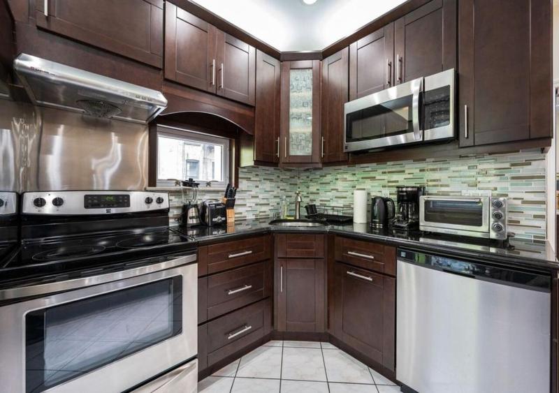 Amazing Location Murray Hill 3 Bedroom Apartment June to Aug 90 days stay required - image 2