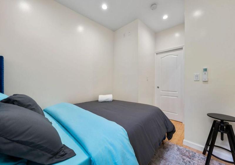 Amazing Location Murray Hill 3 Bedroom Apartment June to Aug 90 days stay required - image 9