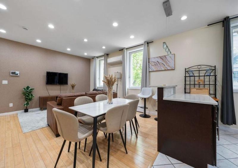 Amazing Location Murray Hill 3 Bedroom Apartment June to Aug 90 days stay required - image 3