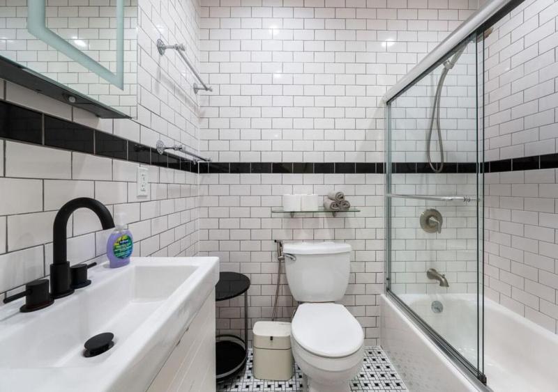 Amazing Location Murray Hill 3 Bedroom Apartment June to Aug 90 days stay required - image 7