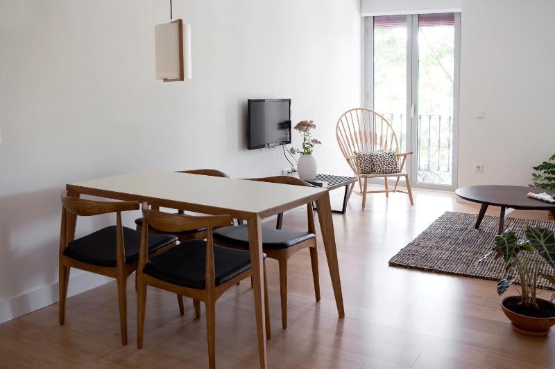 One-Bedroom Apartment image 3