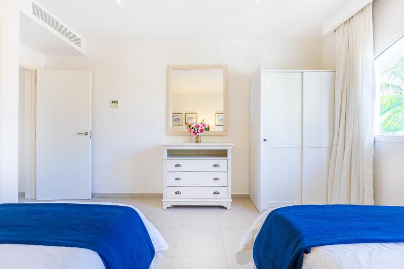 Iberostate 2BR Apartment - BBQ Terrace Lake & Golf Views Beach Club Access - image 4