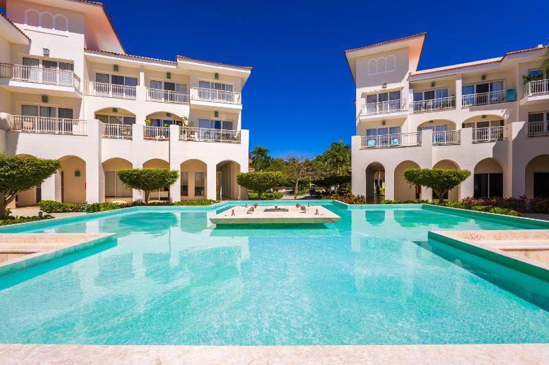 Iberostate 2BR Apartment - BBQ Terrace Lake & Golf Views Beach Club Access - image 2