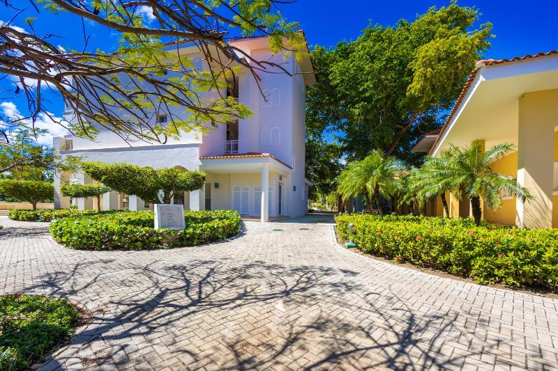 Iberostate 2BR Apartment - BBQ Terrace Lake & Golf Views Beach Club Access - image 29