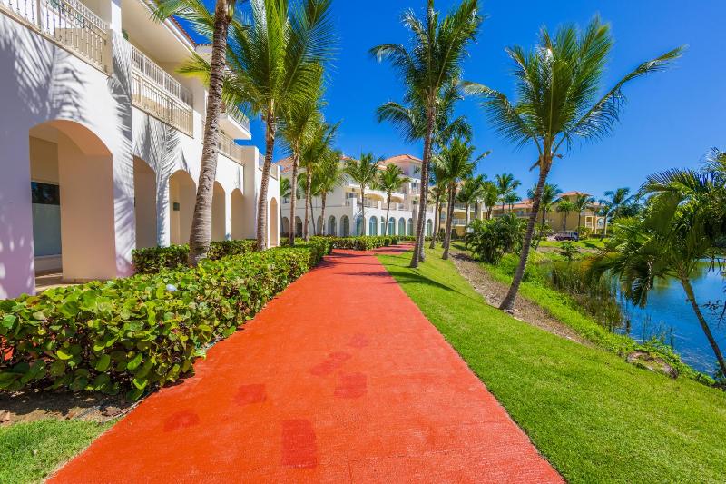 Iberostate 2BR Apartment - BBQ Terrace Lake & Golf Views Beach Club Access - image 11