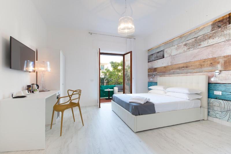 Deluxe Triple Room image 2