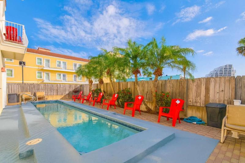 1st Floor Pool Affordable Near Beach apts - image 1