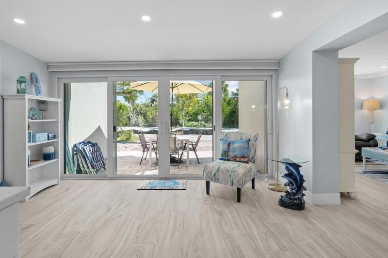 Lighthouse Point 121 - image 15