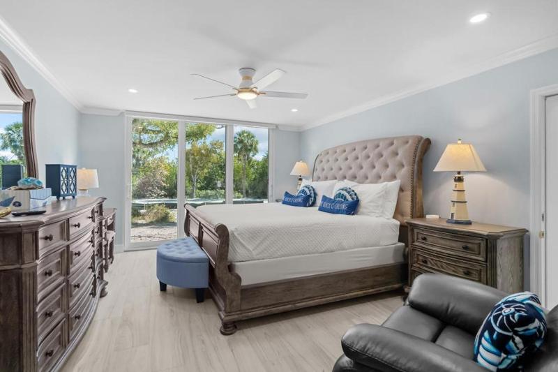 Lighthouse Point 121 - image 17