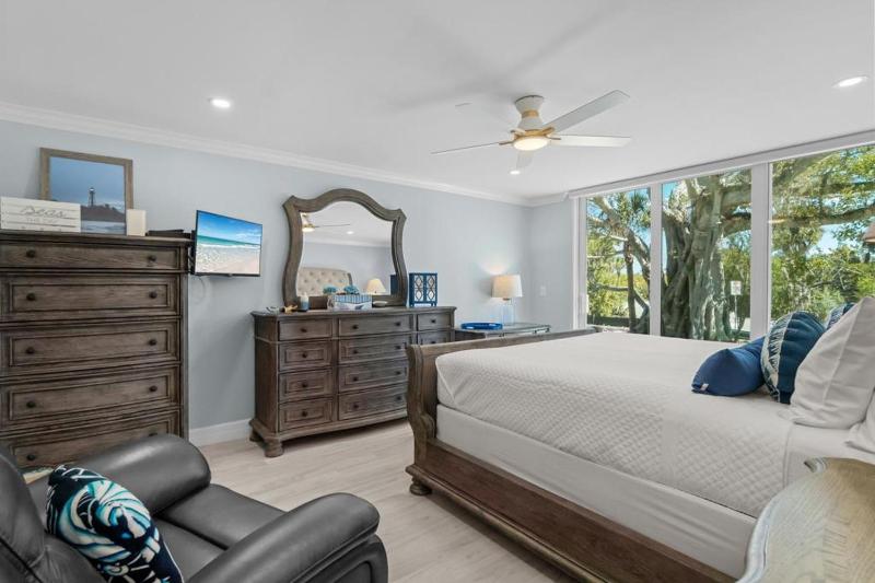Lighthouse Point 121 - image 14