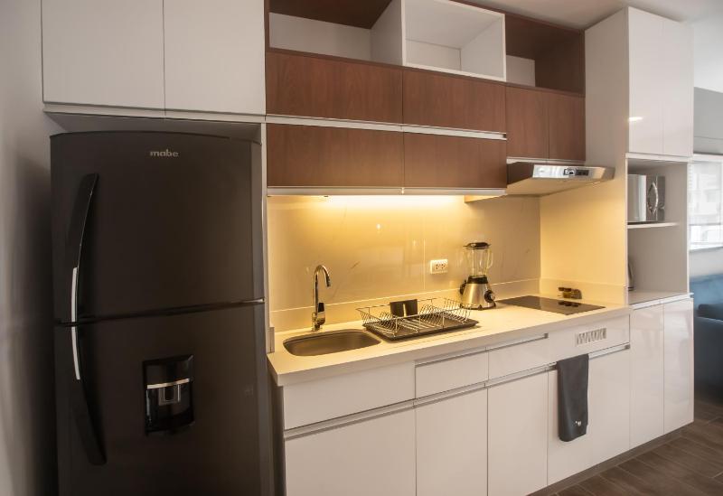 Luxury 2BR in Miraflores near Malecón with parking - image 10