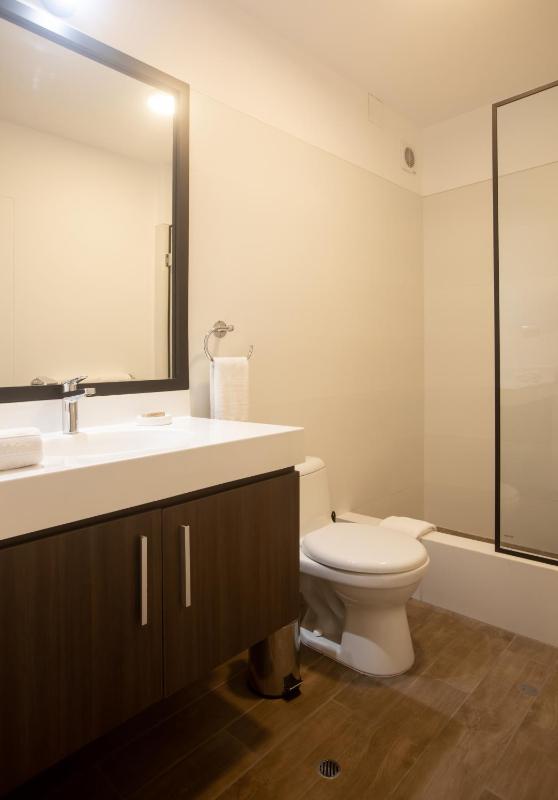 Luxury 2BR in Miraflores near Malecón with parking - image 12