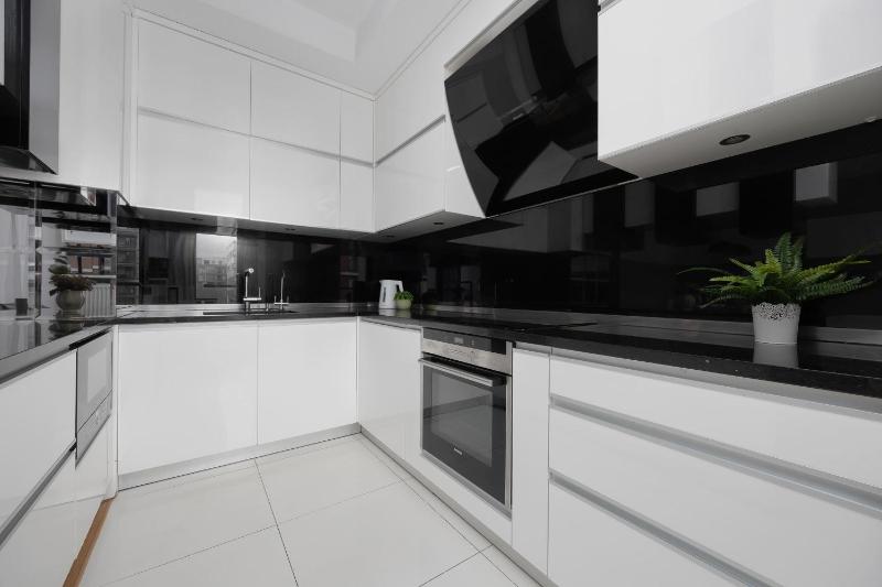 Big Family Apartment for 8 People with Garage and Balcony by Noclegi Renters - image 8