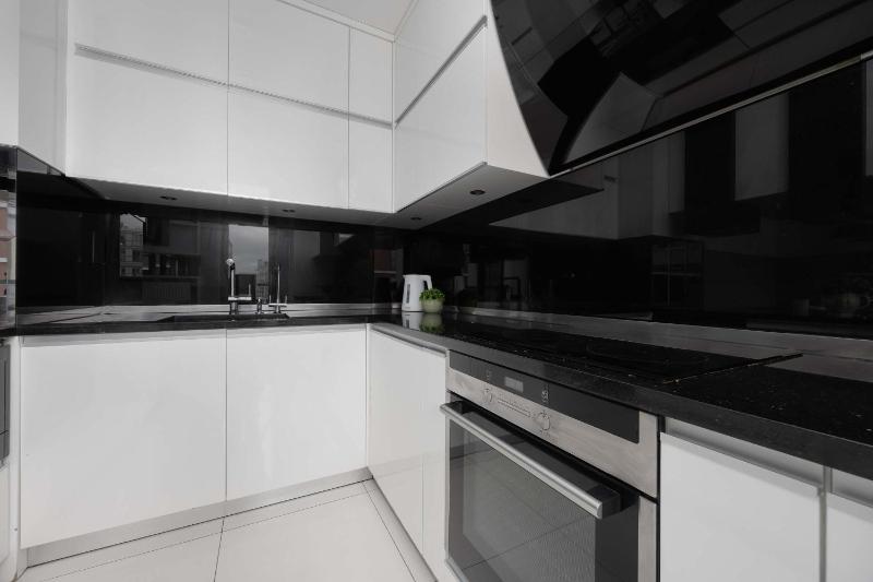 Big Family Apartment for 8 People with Garage and Balcony by Noclegi Renters - image 10