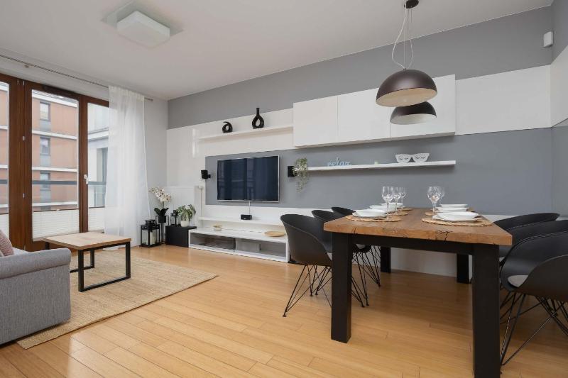 Big Family Apartment for 8 People with Garage and Balcony by Noclegi Renters - image 12