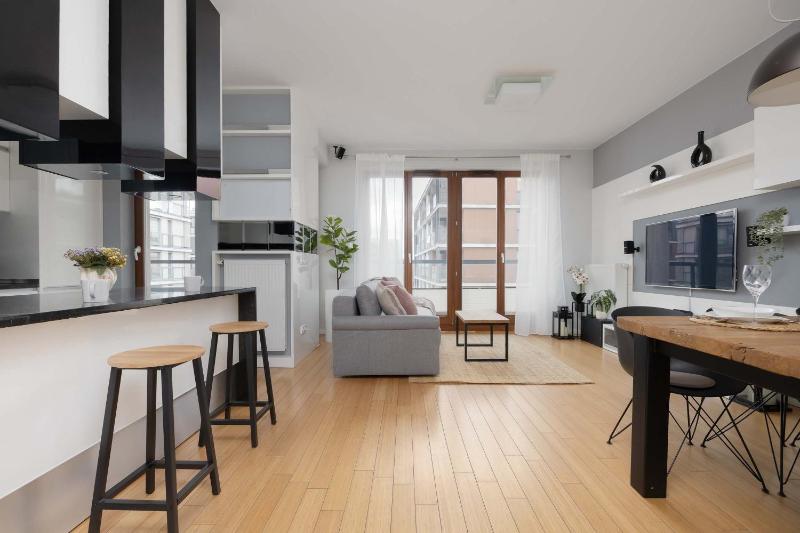 Big Family Apartment for 8 People with Garage and Balcony by Noclegi Renters - image 9