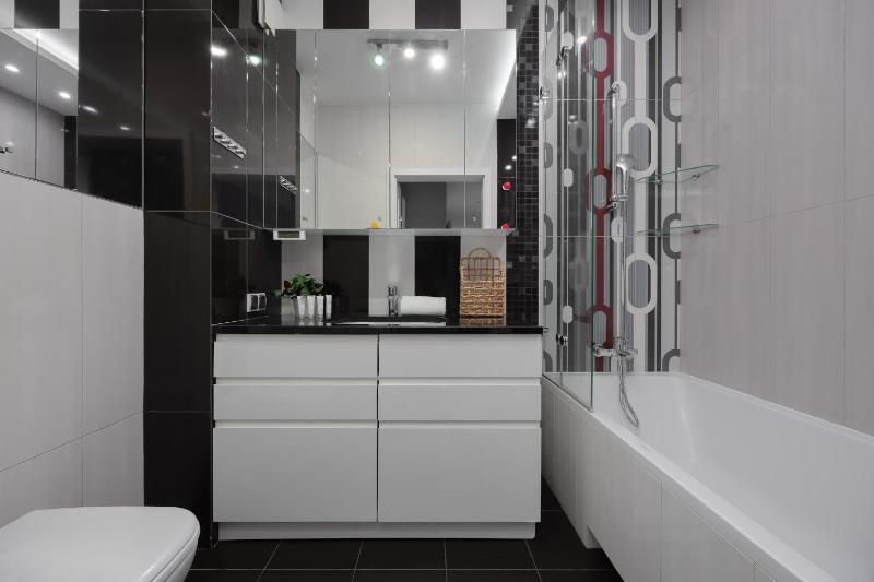 Big Family Apartment for 8 People with Garage and Balcony by Noclegi Renters - image 2