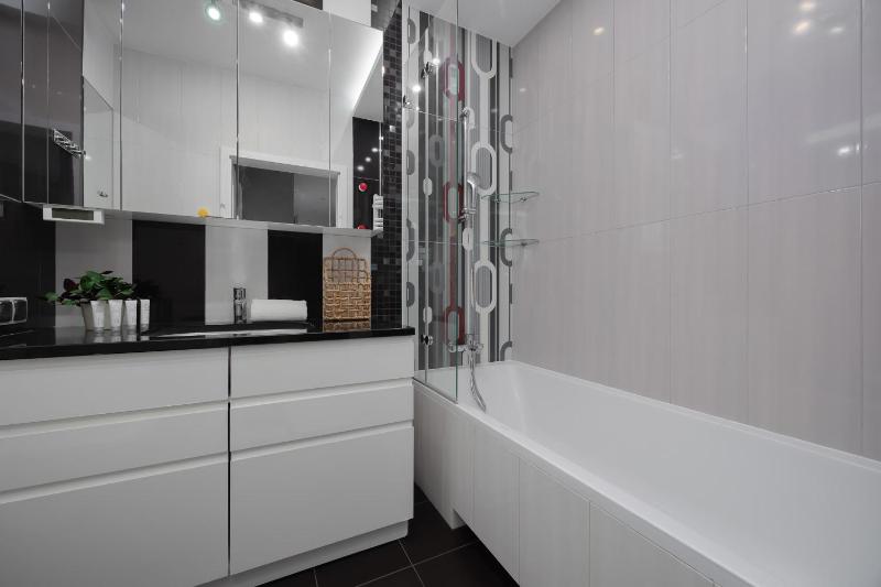 Big Family Apartment for 8 People with Garage and Balcony by Noclegi Renters - image 15