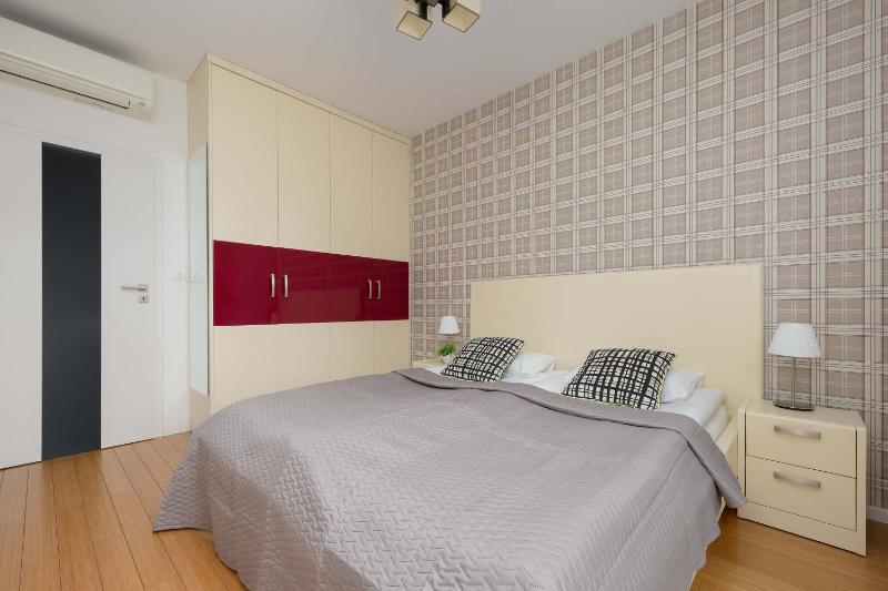 Big Family Apartment for 8 People with Garage and Balcony by Noclegi Renters - image 16