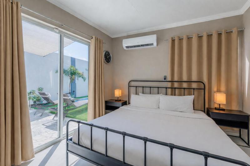 Pet-Friendly 5BR Aruba Villa with pool Sleeps 10 - image 2