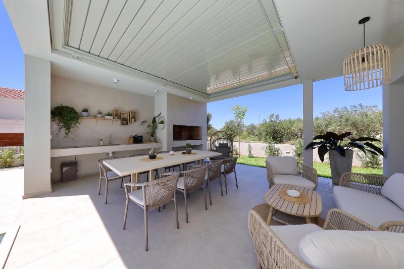 Luxury villa La Casa with heated pool and sauna - image 11