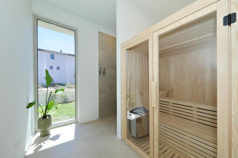 Luxury villa La Casa with heated pool and sauna - image 38