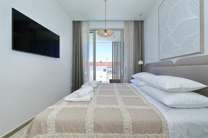 Luxury villa La Casa with heated pool and sauna - image 20